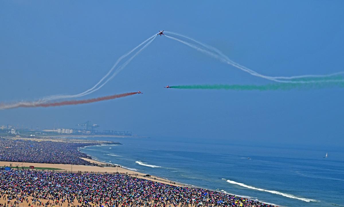 INDIAN_AIR_FORCE_DAY_SHOW_IAF_MARINA_BEACH_DEFENCE_CROWD